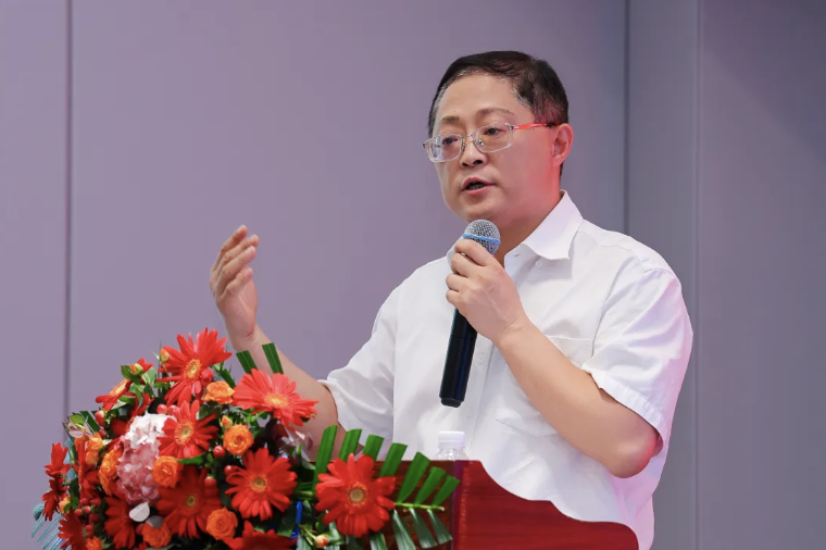赋力鼎新・众擎致远｜弘齐律所2025中期总结发展大会圆满举行