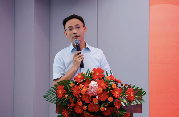 赋力鼎新・众擎致远｜弘齐律所2025中期总结发展大会圆满举行