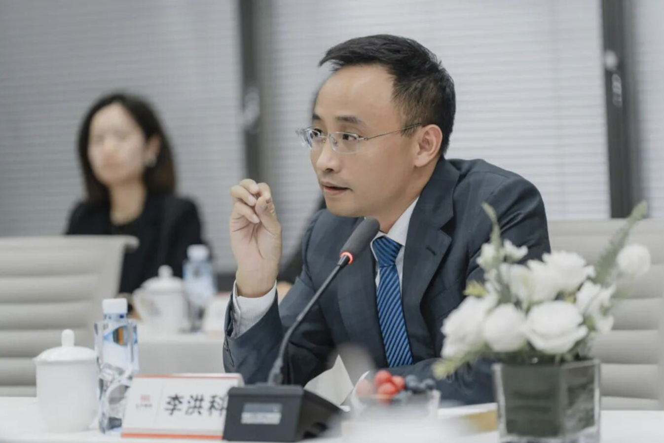 弘齐新闻｜郎酒股份有限公司总经理汪博炜一行到访弘齐律所，共话合规发展，深化战略友谊