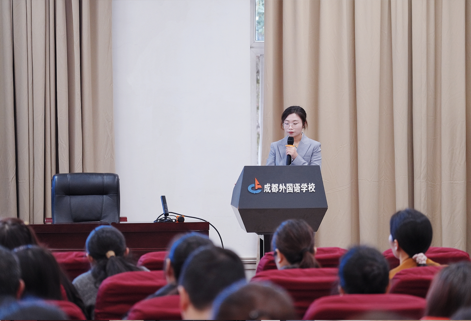 弘齐新闻|我所孔雅君律师受成都外国语学校邀请,以专业解读筑牢校园法治防线