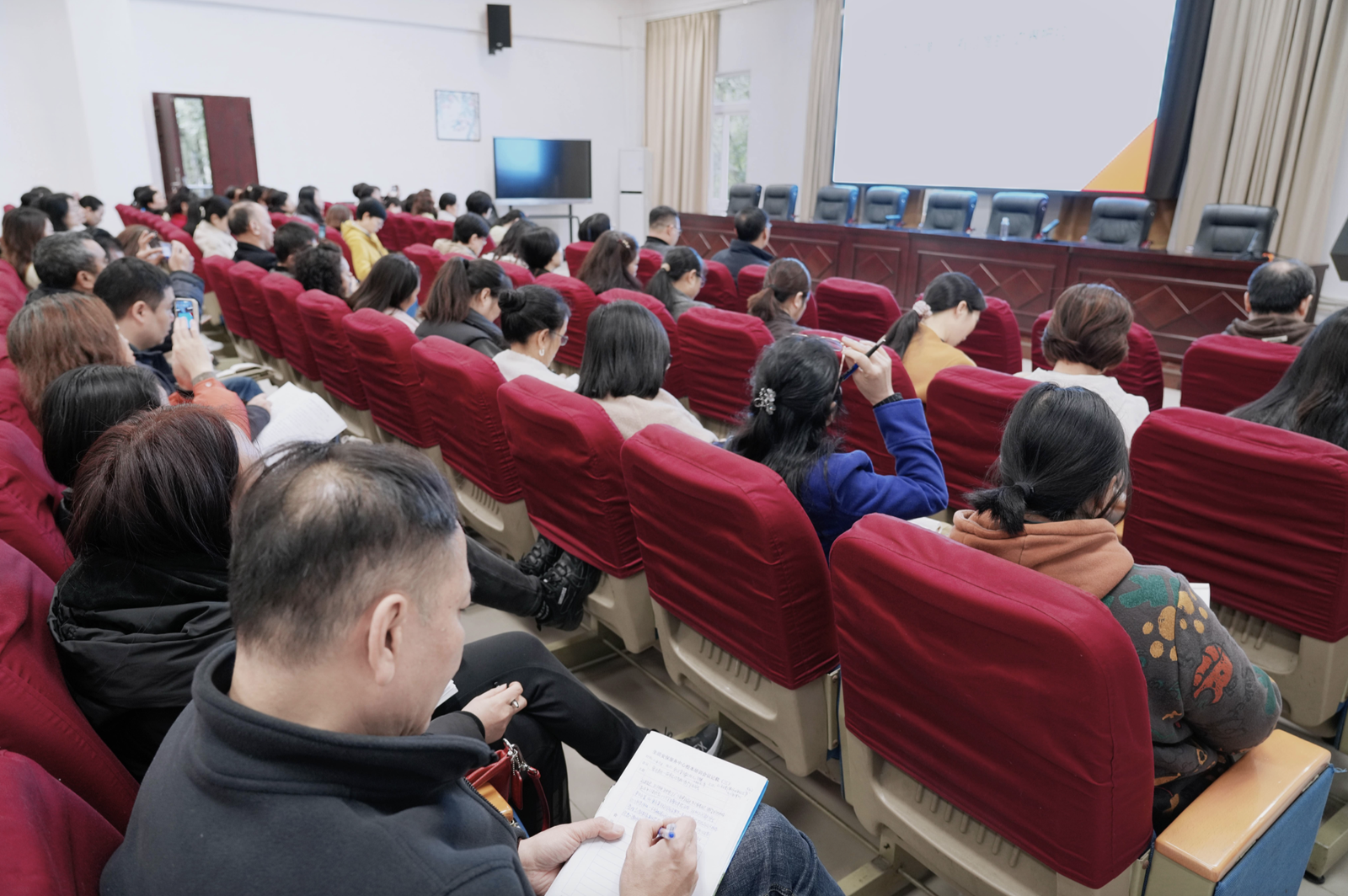 弘齐新闻|我所孔雅君律师受成都外国语学校邀请,以专业解读筑牢校园法治防线