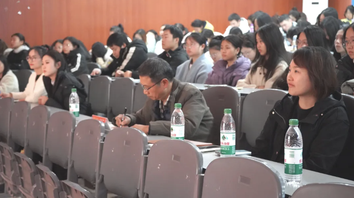 “宪”在出发 “法”伴我行 | 我所合伙人王从利律师为西南交大希望学院学生开展宪法专题讲座